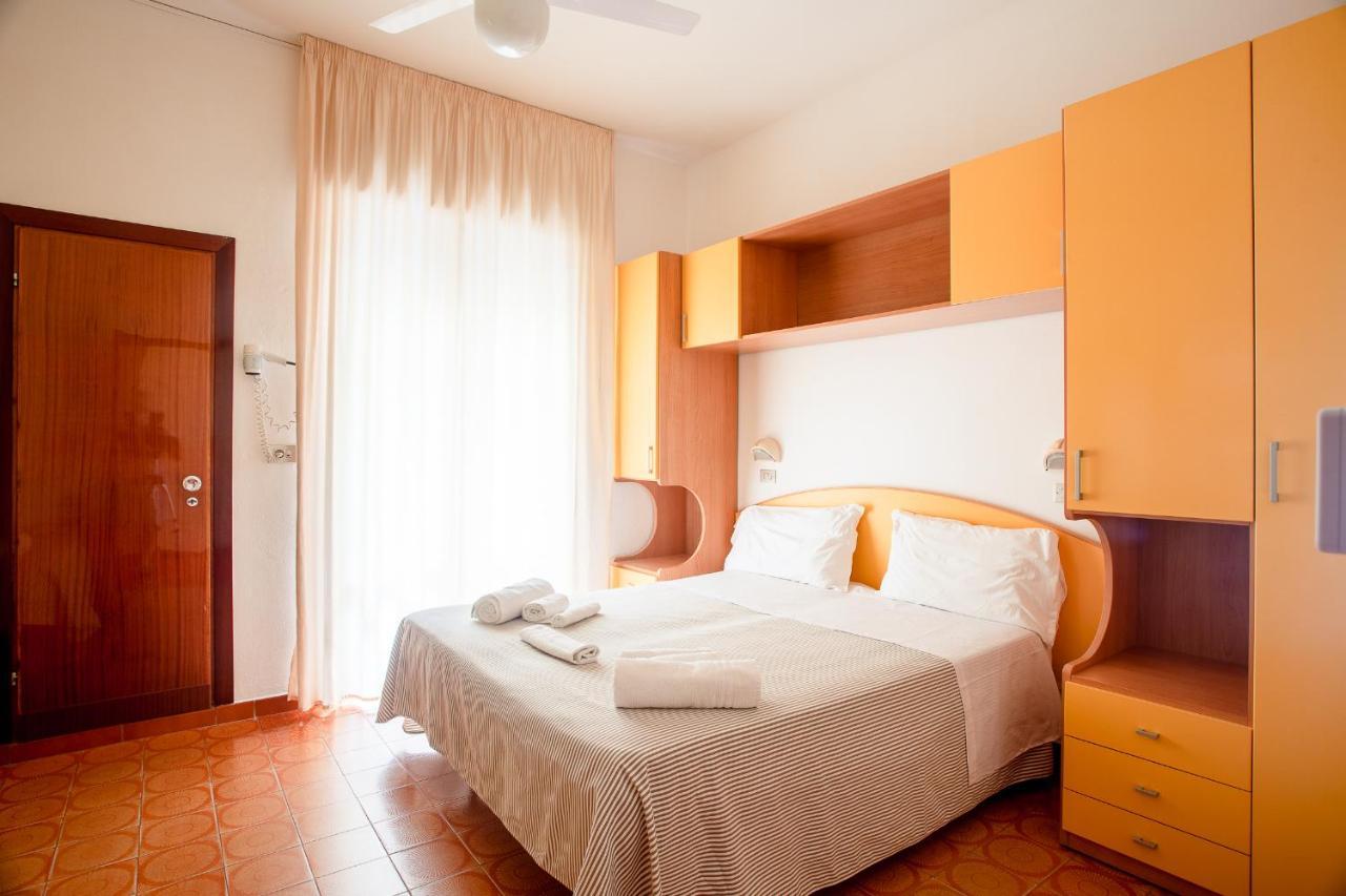 Piccolo Hotel Kursaal Чезенатико Екстериор снимка