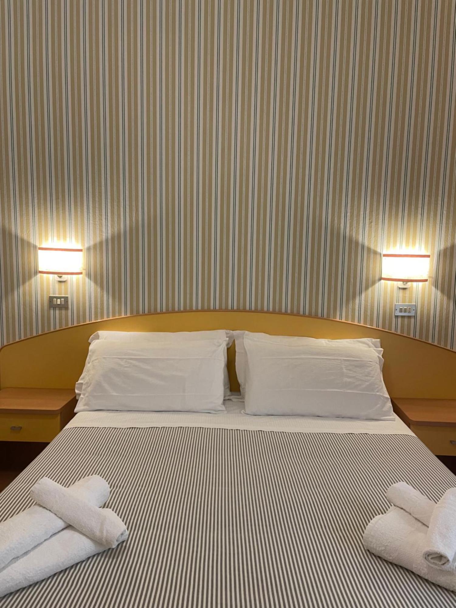 Piccolo Hotel Kursaal Чезенатико Екстериор снимка